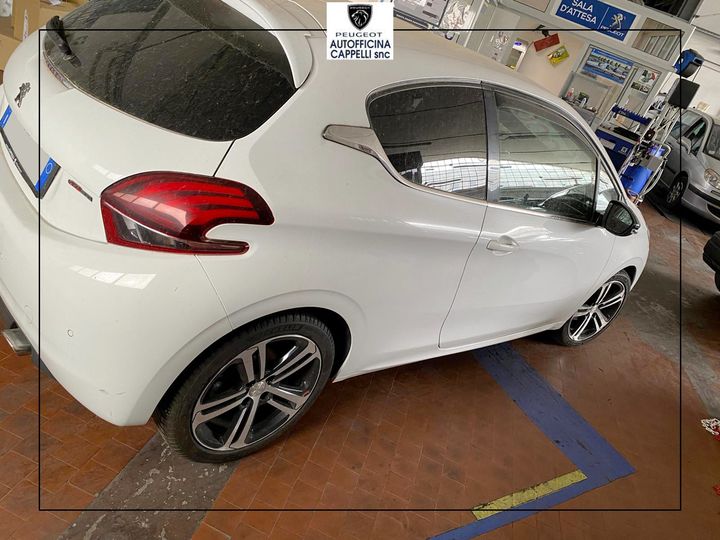 Peugeot 208 GT Line 1.2 115cv 2017 €9,500